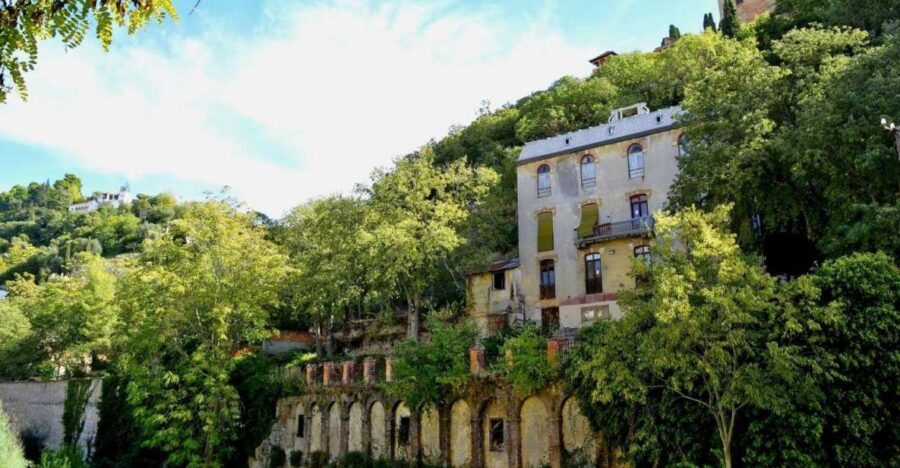 Granada: Guided Albaicin, Sacromonte, and Viewpoints Tour