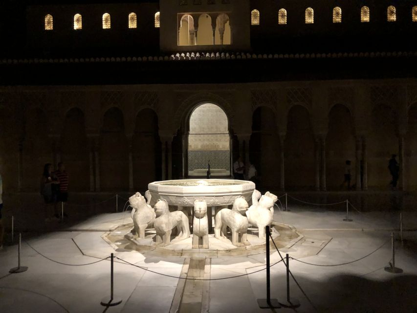 Granada: The Alhambra and Nasrid Palaces Guided Night Tour