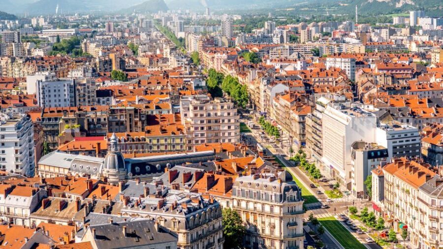 Grenoble: Outdoor Escape Game Robbery In The City