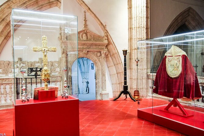 Guided Tour of the Jewish Cave and Treasure Museum in Mond&eacute;jar