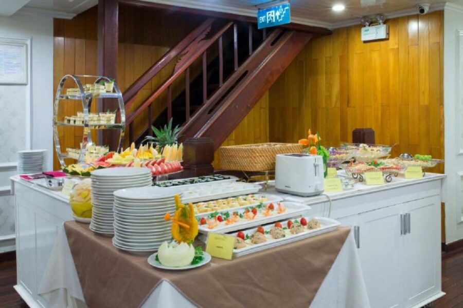 Ha Long: Bai Tu Long Bay 2-Day Cruise on a 4-Star Boat