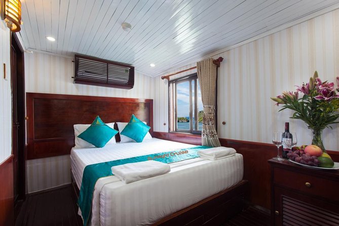 Ha Long Bay Tour in Middle 3 Star Cruise
