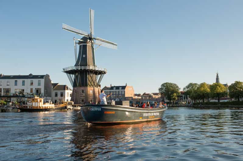 Haarlem: Sightseeing Boat Tour With Snacks and Drinks