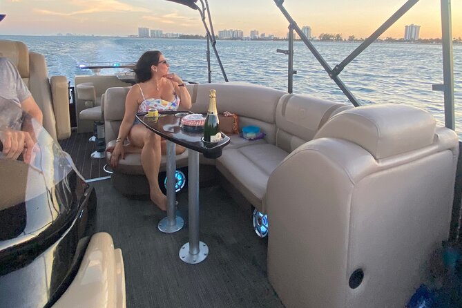 Half Day Aqua Patio Party Pontoon 1-6 People