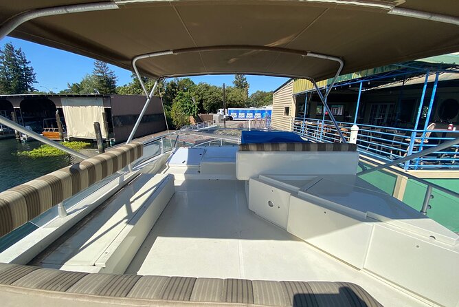 Half-Day Yacht Tour in British Columbia