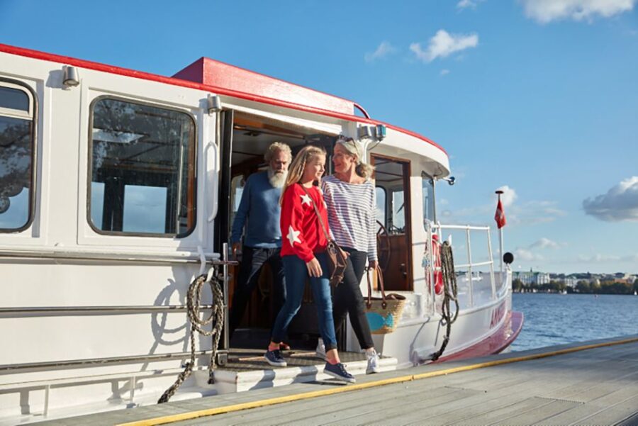 Hamburg: Alster River Hop on Hop Off Cruise
