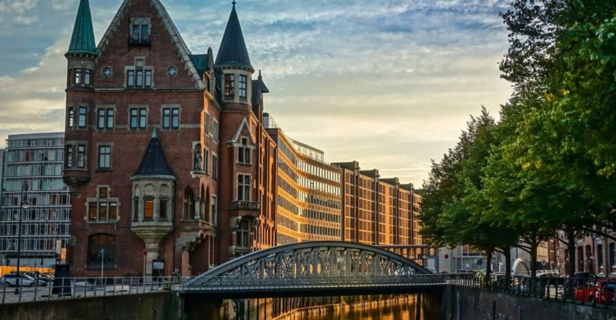 Hamburg: City Exploration Game and Tour
