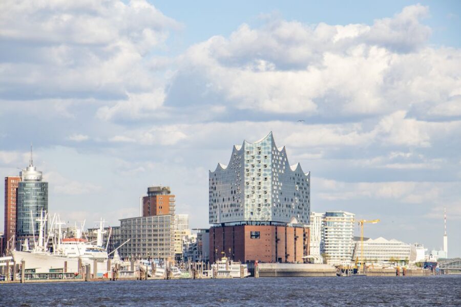 Hamburg: Express Walk With a Local in 90 Minutes