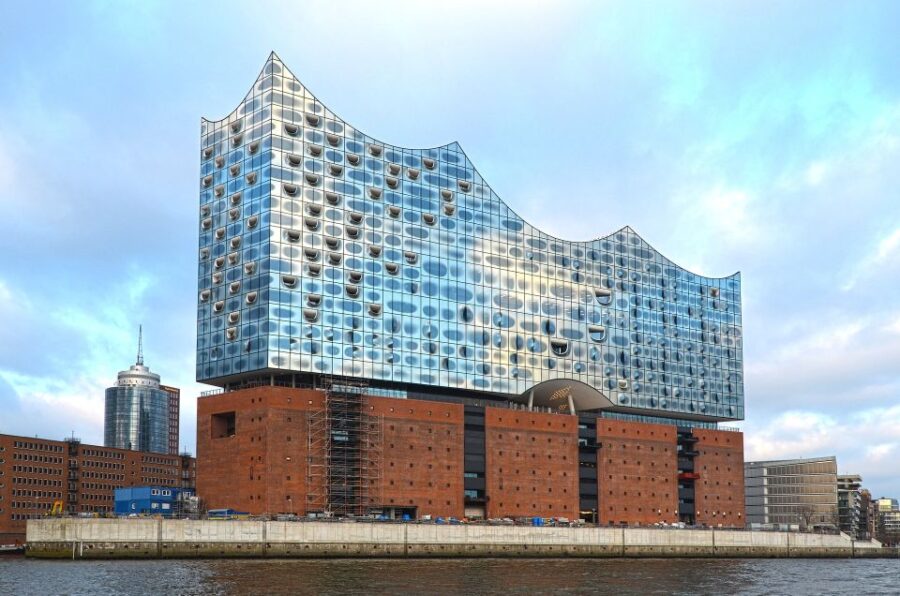 Hamburg: Guided Grand Harbor Boat Tour