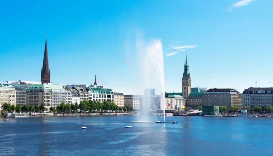 Hamburg: Hamburg and Lübeck City Highlights Private Day Tour