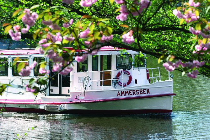 Hamburg Hop-on-Hop-off Tour, Harbor and Lake Alster Cruise