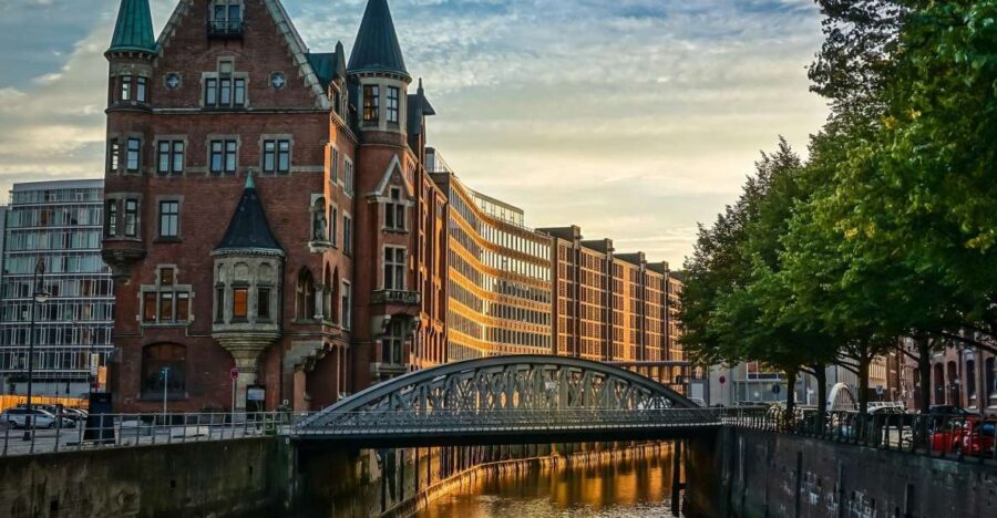 Hamburg: Private Guided Walking Tour