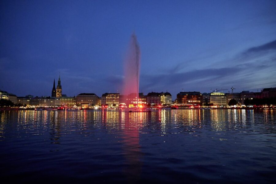 Hamburg: Twilight Cruise