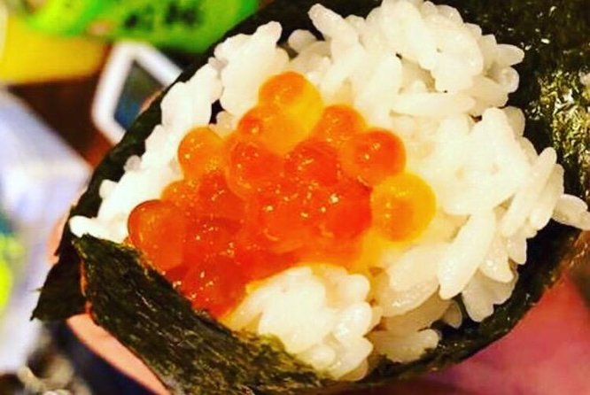 Hand-Rolled Sushi Experience Tour at Sapporo Nijo Market - Tour Details and Inclusions
