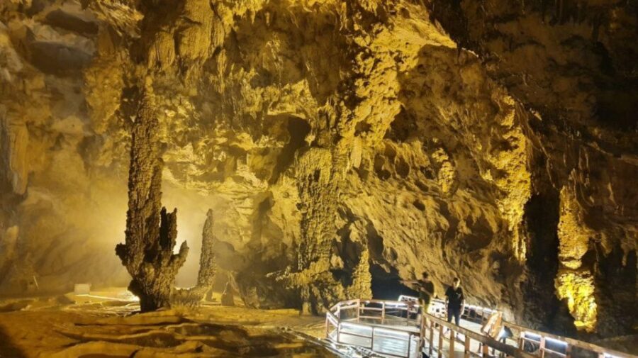 Hanoi: Halong Bay Cruise With Lunch, Caves, and Kayaking