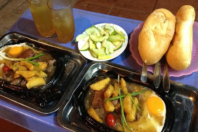 Hanoi Street Food Experience by Walking