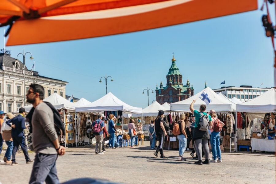Helsinki: Private Tour With a Local Guide