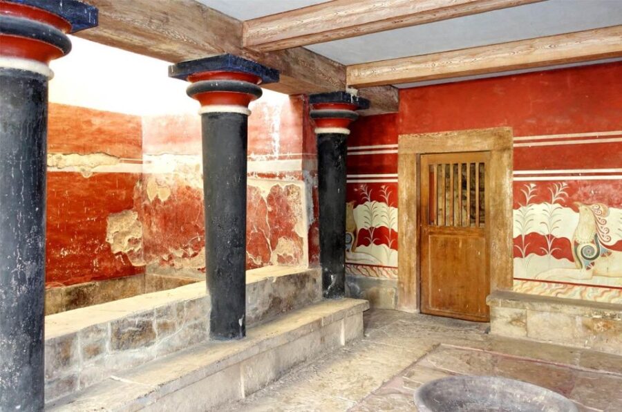 Heraklion: Private Zeus Cave, Winery, Lunch, Knossos Palace