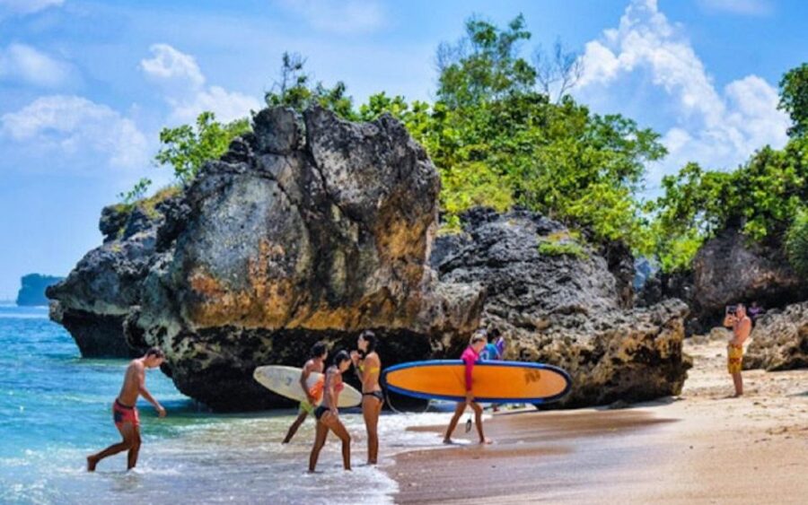 Highlights Padang - Padang, Melasti Beach & Jimbaran Dinner