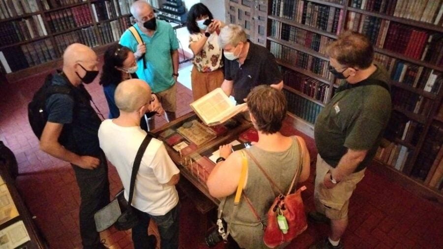 Highlights Walking Tour + Vela De Los Cobos Palace - Tour Overview