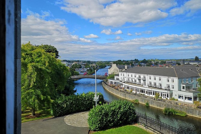 Historical Tour of Kilkenny in French.