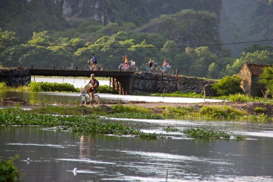 Hoa Lu-Tam Coc-Mua Caves-Bike-Lunch-Transfer - Discovering Hoa Lus Ancient Capital