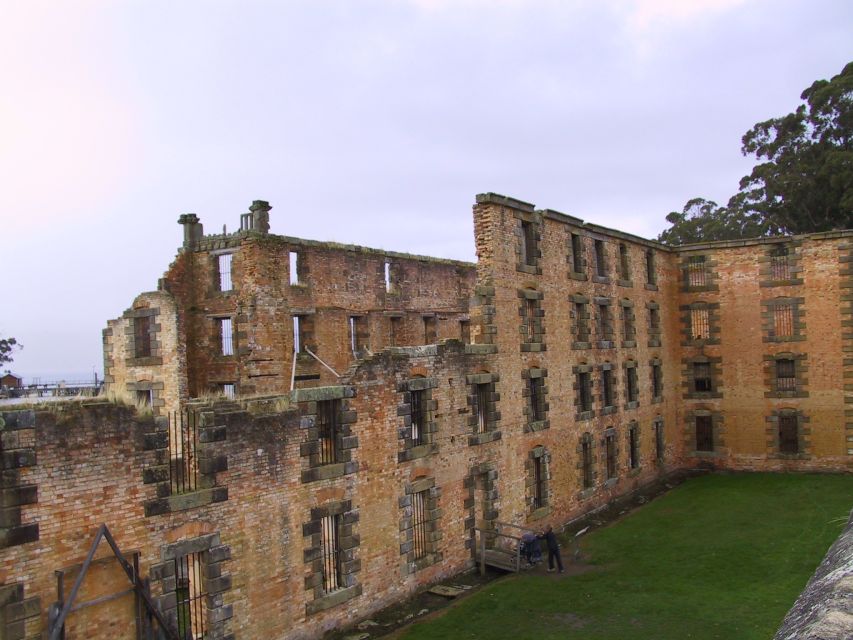 Hobart: Port Arthur, Harbor Cruise and Isle of the Dead Tour