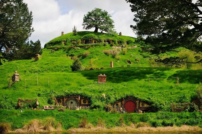 Hobbiton Movie Set and Waitomo Caves Full Day Tour From Auckland - Tour Overview