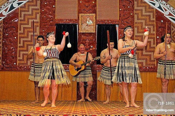 Hobbiton, Rotorua and Waitomo Caves Supercharged