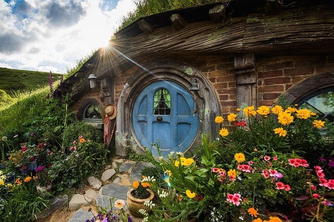 Hobbiton & Waitomo Caves Small Group Tour From Auckland