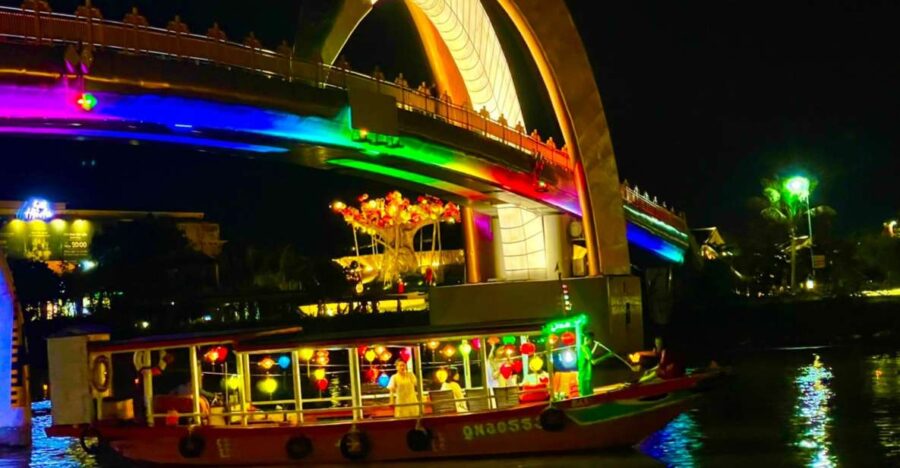 HOI AN NIGHT MARKET & BOAT TRIP WITH LANTERN
