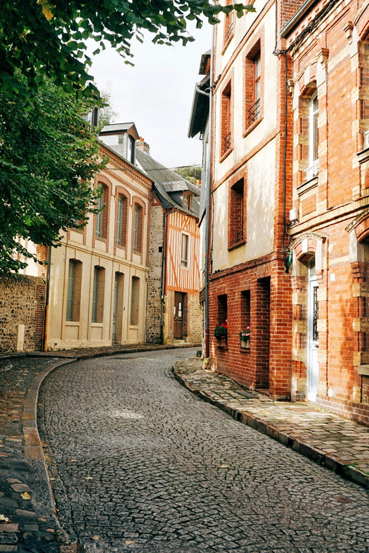 Honfleur: Private Guided Walking Tour With Local Guide