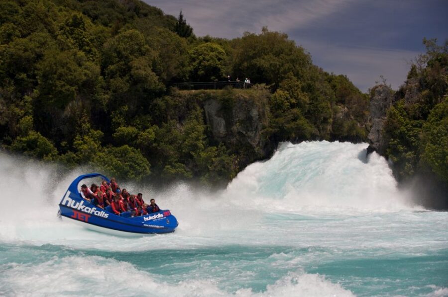 Hukafalls: 30-Minute Jet Boat Experience