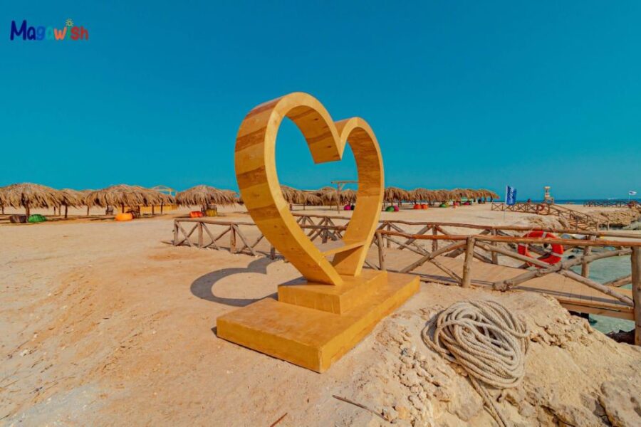 Hurghada: Elegance Yacht Cruise to Orange & Magawish Island
