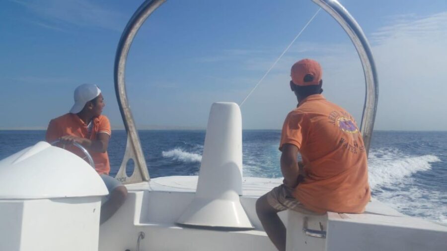 Hurghada: Magawish Island & Parasailing Tour W Buffet Lunch