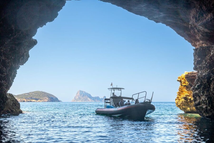 Ibiza: Speed Boat Excursion to Atlantis & Es Vedra W/Snorkel