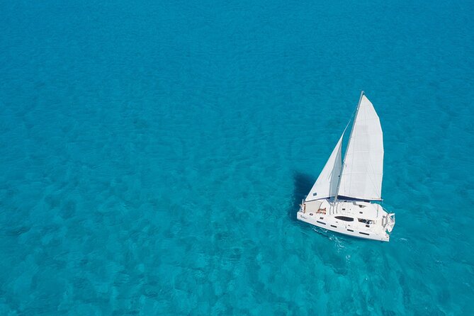 Isla Mujeres Luxury Catamaran Sailing Plus Lunch and Open Bar