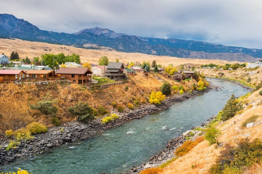 Jackson: 2-Day Yellowstone National Park Tour With Lunches