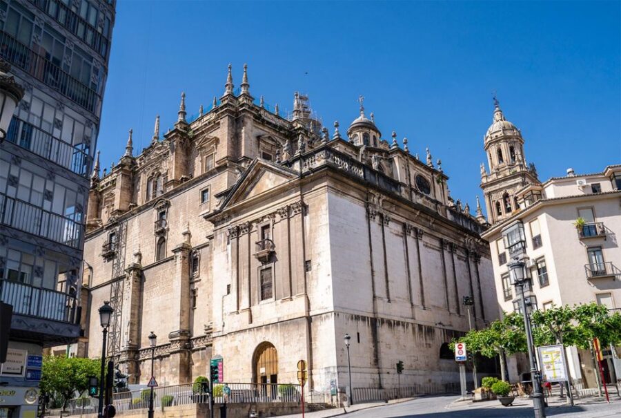 Jaén Night Tour: Legends and Mysteries
