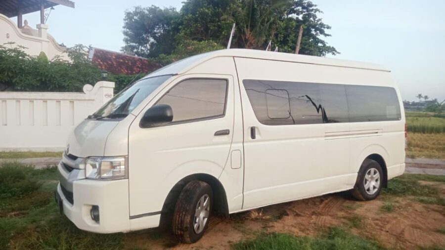 4 Best Private Car With Driver Services in Jakarta