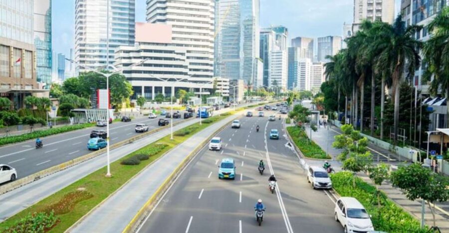 Jakarta: Private Customizable Motorbike Tour