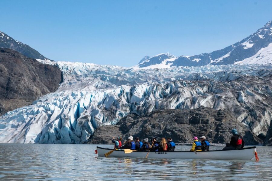 Juneau: Mendenhall Glacier Lake Canoe Day Trip and Hike