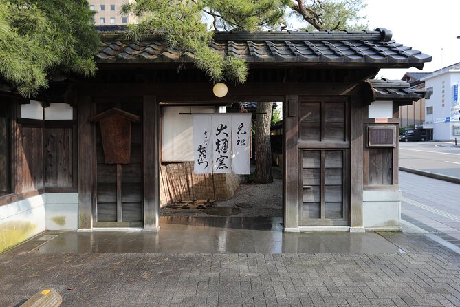 Kanazawa Day Tour - Temarizushi Making, Kenrokuen & Omicho Market