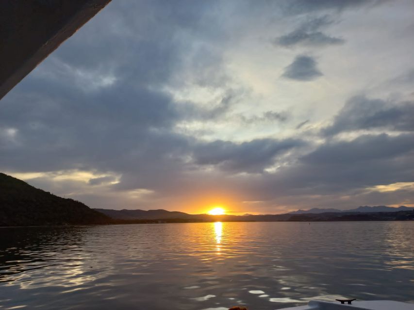 Knysna: Wine & Oyster Luxury Lounger Sunset Cruise