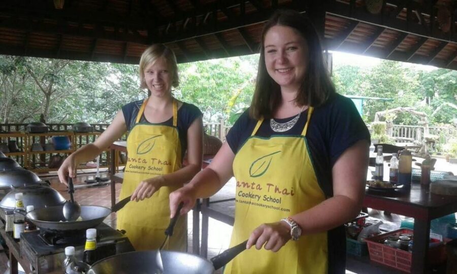 Koh Lanta: Evening Course at Lanta Thai Cookery School - Course Overview and Details