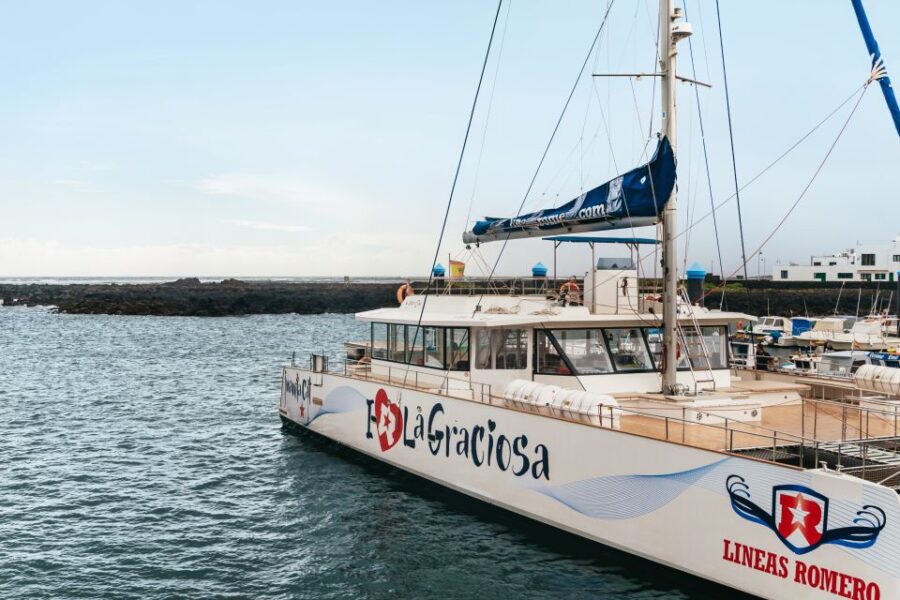 La Graciosa: Island Cruise With Lunch and Water Activities
