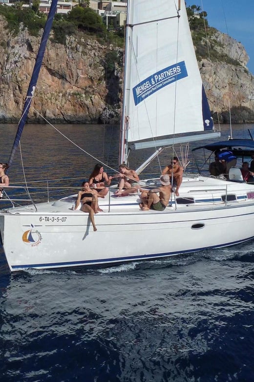 La Herradura: Sailing and Dolphin Watching Tour