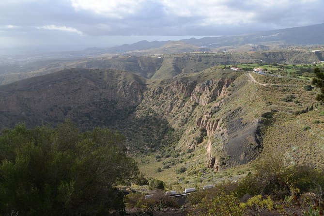 Las Palmas Shore Excursion: Private Volcanic Caldera, Teror Village and Wine-Tasting Tour - Itinerary Highlights