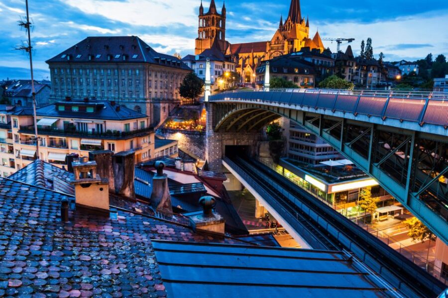 Lausanne: First Discovery Walk and Reading Walking Tour