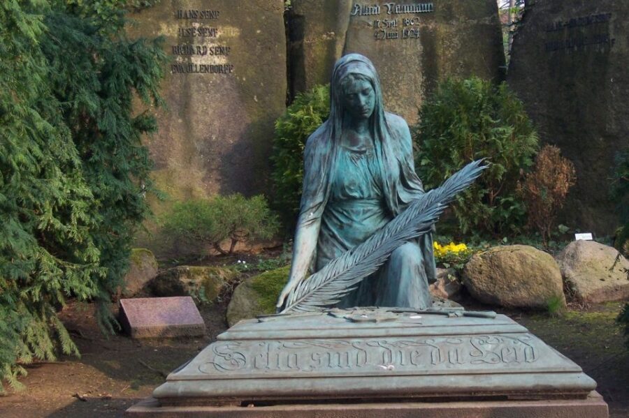 Leipzig: Guided Tour of the Southern Cemetery